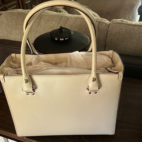 Kate Spade Wellesley Quinn Medium
Ivory Tote - Picture 2 of 5